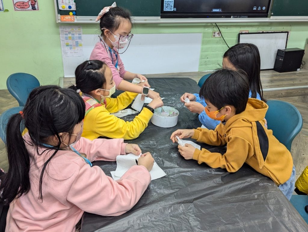 LINE ALBUM 11426藝術烘焙營上午藝術（永生紙藝花） 250215 135