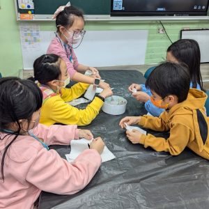 LINE_ALBUM_11426藝術烘焙營~上午藝術（永生紙藝花）_250215_135