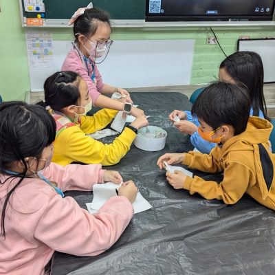 LINE_ALBUM_11426藝術烘焙營~上午藝術（永生紙藝花）_250215_135